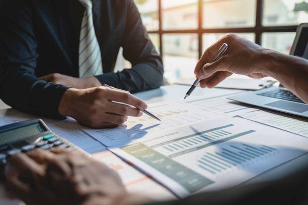 analyse du graphique des coûts sur le bureau de la salle de réunion - Nouveau régime conventionnel de prévoyance - Activ Consulting